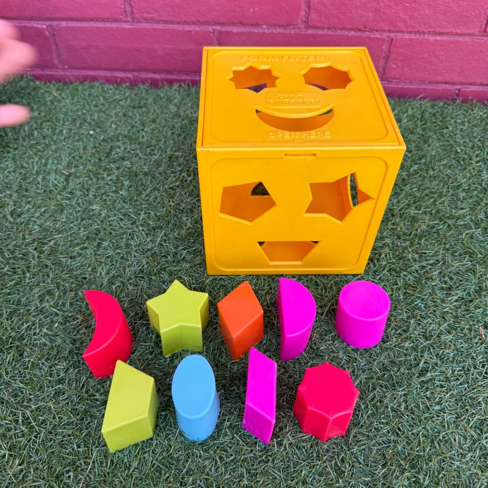 Vintage Child Guidance Form‎ Fitter Shape Sorter Cube Yellow with 9 Shapes